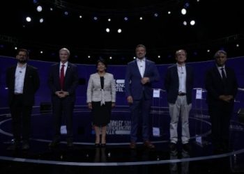 Candidatos presidenciales chilenos presentan planes de Gobierno