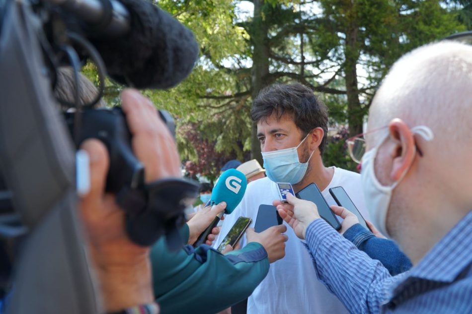 Galicia en Común celebra a apertura da fosa común do cemiterio de Rubiáns