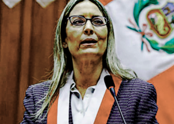 La derechista Presidenta del Congreso de Perú pide en su visita a Madrid que se condene el «comunismo» de Pedro Castillo