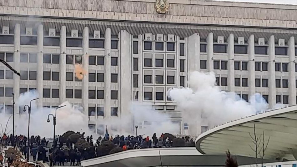 Rusia y aliados envían tropas a Kazajistán tras violentos disturbios