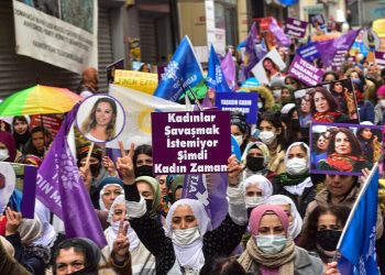 Las mujeres se manifiestan en Estambul: ¡Tenemos el poder de cambiarlo!