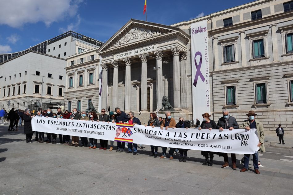 Piden al Congreso de los Diputados que cuelgue en su fachada una reproducción de la pancarta de los republicanos españoles liberados en Mauthausen