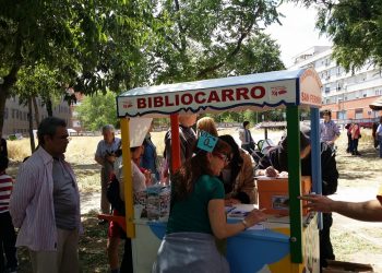 La biblioteca de San Fermín, una importante conquista vecinal que la asociación del barrio quiere recoger en un libro