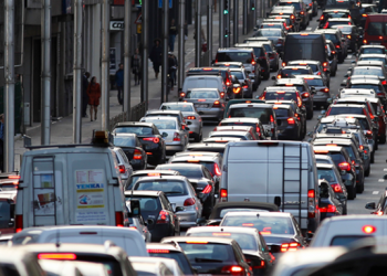 Organizaciones de la sociedad civil reclaman al Gobierno medidas contundentes para reducir las emisiones del transporte