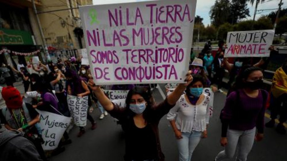 América Latina: Las mujeres, el trabajo, el empoderamiento de la crisis, el status quo del capitalismo