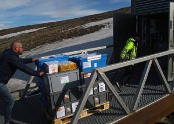 Una delegación española deposita mil variedades de semillas en el ‘Arca de Noé’ vegetal del Ártico