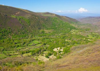 Galicia reivindica en su día grande el derecho al paisaje frente a los parques eólicos y la declaración de Peña Trevinca como parque natural