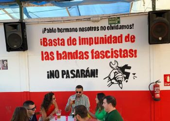 Los fascistas organizan una provocación en la caseta del Sindicato de Estudiantes en la Feria de Málaga, pero les respondemos con contundencia y fracasan