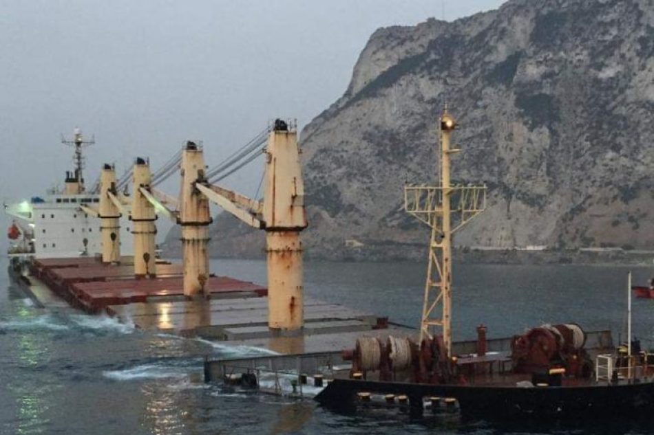 Critican la actuación con motivo del abordaje de dos buques en la bahía de Algeciras