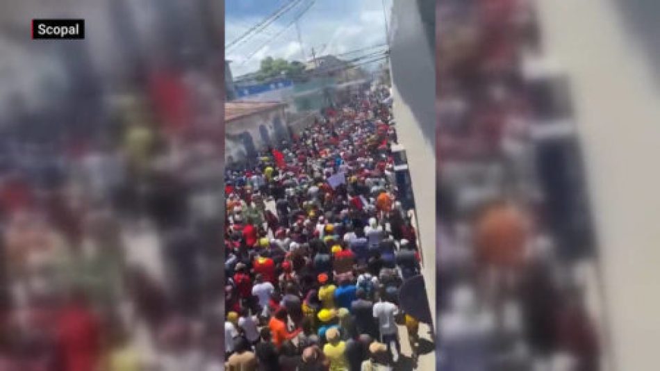Miles de manifestantes exigen servicios básicos y la renuncia del primer ministro haitiano, Ariel Henry
