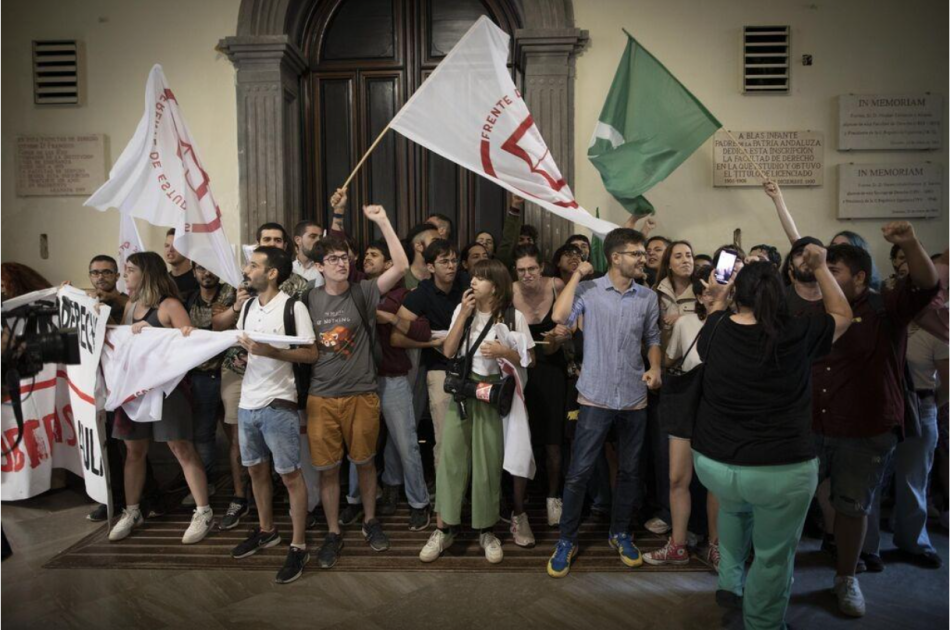 El Frente de Estudiantes de Andalucía denuncia agresiones a estudiantes en el acto de Olona