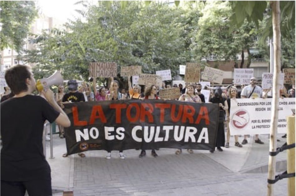 Cientos de murcianos salen a calle a pedir el fin de la tauromaquia