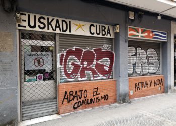Tras las amenazas de quemar el local de Euskadi-Cuba, aparecen nuevas pintadas “Patria y Vida”