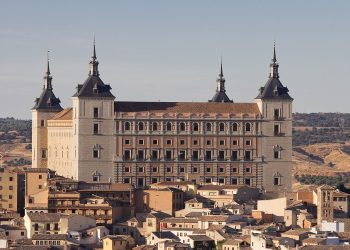 Podemos CLM solicita la retirada de los restos de Moscardó y Milans del Bosch del Alcázar de Toledo tras entrar en vigor la Ley de Memoria