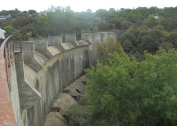 Reclaman el caudal del río Perales y la demolición de la presa Cerro Alarcón