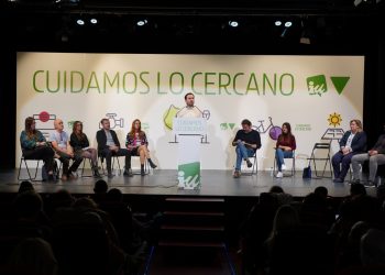 Garzón traslada en un acto a Irene Montero “la máxima solidaridad en nombre de toda IU” frente a una “violencia política de la extrema derecha dirigida contra un modo de pensar la democracia”