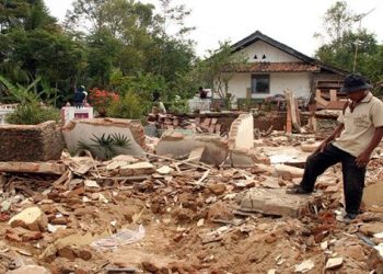 Asciende a 318 la cifra de fallecidos por el terremoto en Indonesia