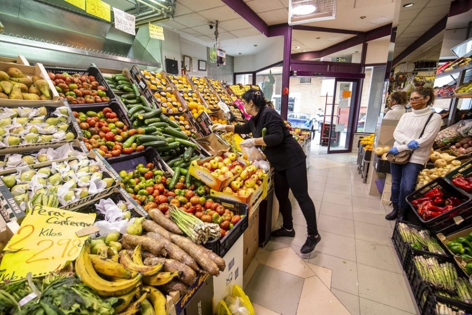 IU pone en marcha una campaña para promover el consumo en el pequeño comercio local