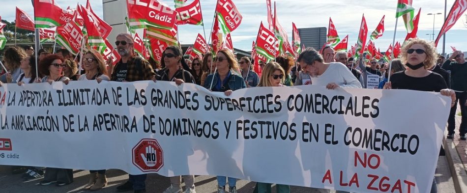 Manifestación en Jerez de la Frontera en rechazo a la ampliación salvaje de domingos y festivos de apertura de las grandes superficies