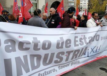 CCOO presentou na Coruña 5000 sinaturas para esixir un pacto pola industria