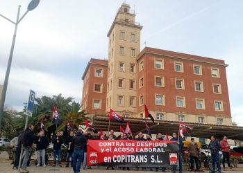 CGT se concentra en contra la vulneración de derechos de las trabajadoras de Copitrans S.L.