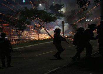 Golpistas bolivianos vuelven a atentar contra sede policial en Santa Cruz