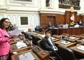 Congreso peruano aplaza votación sobre adelanto de elecciones