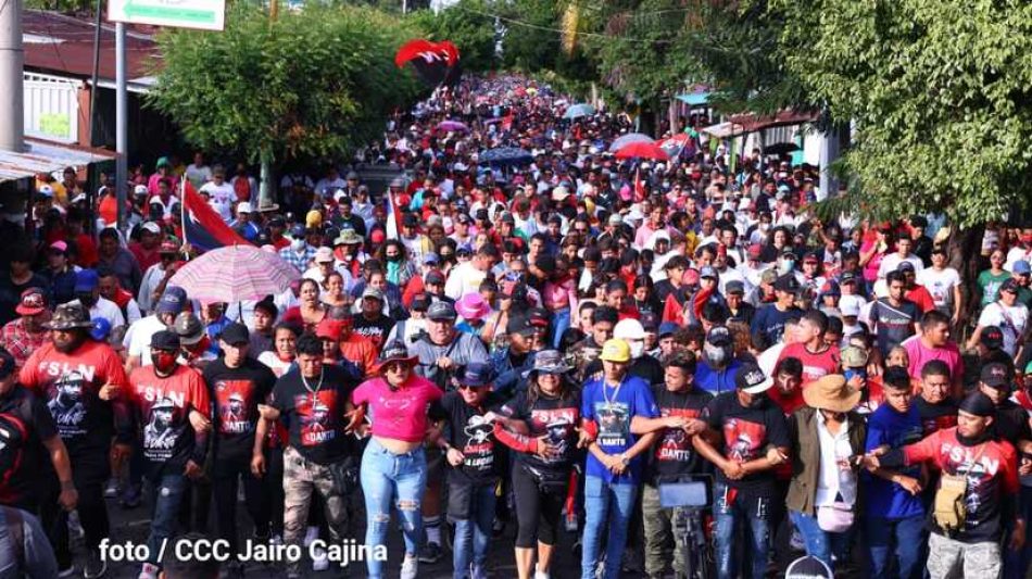 Miles de sandinistas participan en marcha por el 156 aniversario del natalicio del poeta Rúben Darío
