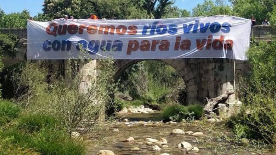 Paseo por el río Henares para denunciar su mal estado de conservación