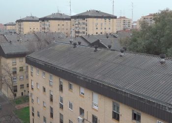 Piden amparo al Defensor del Pueblo para que la Comunidad de Madrid elimine el amianto de 200 viviendas públicas de Vicálvaro