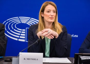 Manu Pineda y otros eurodiputados de La Izquierda piden explicaciones a Metsola tras aparecer en una ‘lista negra’ por la visita del presidente israelí a Bruselas