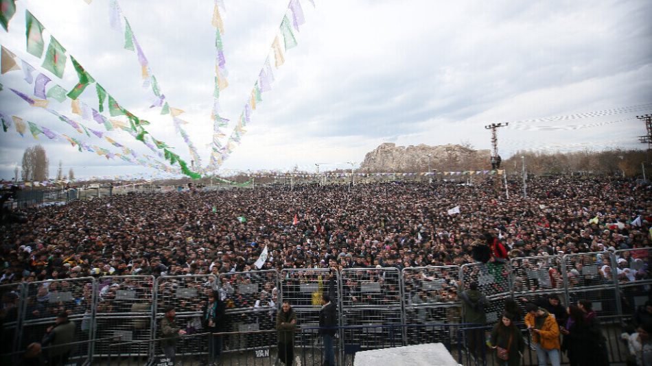 Newroz en Van: «Larga vida al líder Öcalan»