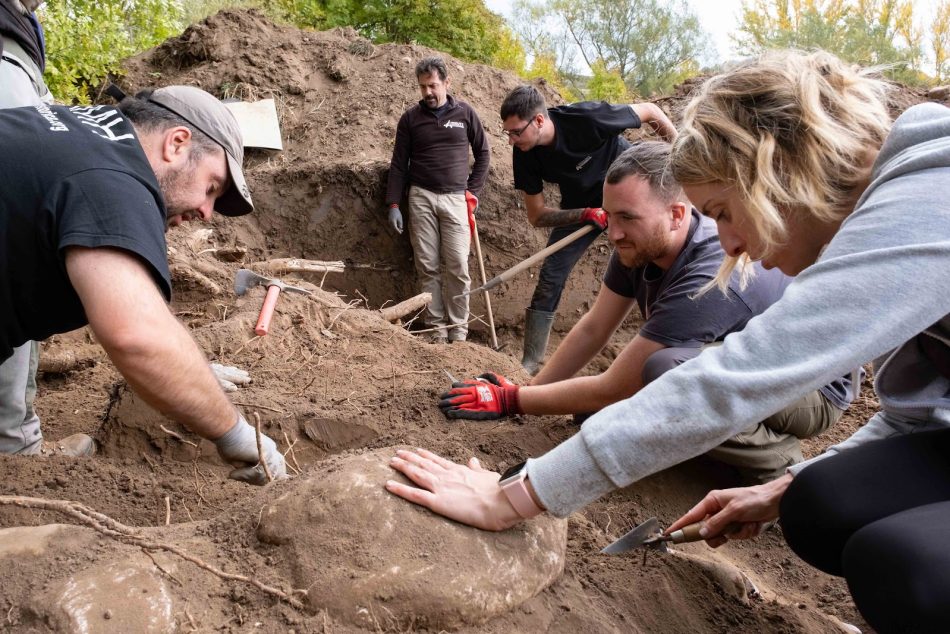 La ARMH finaliza su intervención en la fosa de La Llera con el hallazgo de los restos de tres hombres