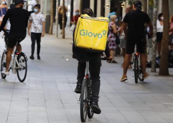 Regularizadas como personal laboral 3.060 personas trabajadoras que constaban como falsos autónomos de Glovo en Andalucía