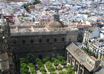 Podemos-Izquierda Unida exige la recuperación del Patio de los Naranjos de la Catedral de Sevilla como plaza pública, y la reversión de las inmatriculaciones