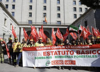 Los bomberos y bomberas forestales reclamaron su estatuto profesional ante el Ministerio  para la Transición Ecológica y el Reto Demográfico