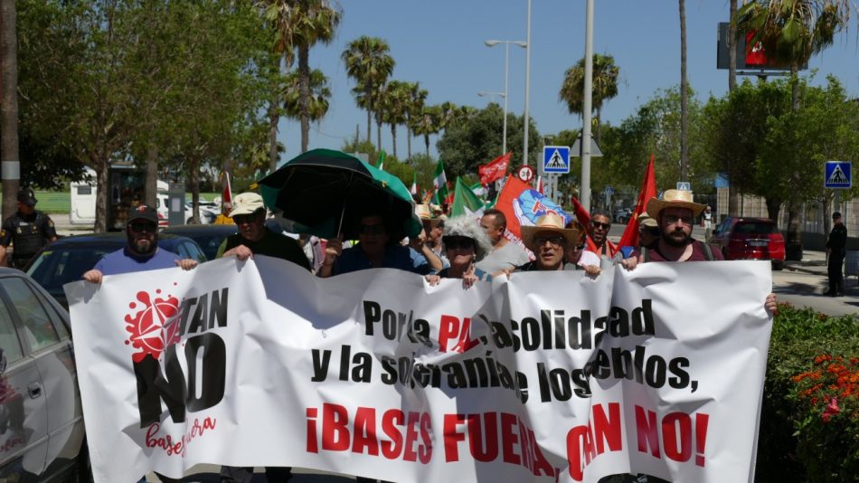 Manifestantes en la XXXV Marcha a Rota vuelven a pedir el desmantelamiento de las bases militares estadounidenses en territorio español