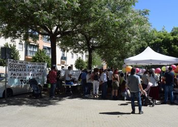 Jornada lúdica y cultural para reclamar la reforma de la plaza Pedro Vallina (Sevilla)