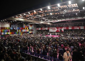 Yolanda Díaz presenta SUMAR en un acto multitudinario en Madrid: «Nuestro país tiene sed de cambio»