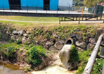 Continúan los vertidos al río Pinzales, con el consentimiento del Ayuntamiento de Gijón