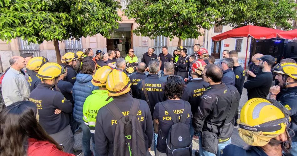 Bomberos forestales reivindican en Valencia un convenio digno para este servicio esencial