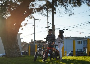 ¿Cómo se está desarrollando la industria de las bicicletas y motos eléctricas en España?