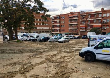 Piden la remodelación urgente del solar abandonado de la calle Puerto de Canfranc (Puente de Vallecas, Madrid)