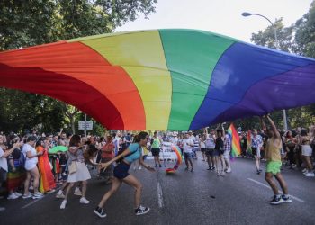 Brutal agresión a una pareja de mujeres lesbianas en presencia de sus hijos de 5 y 6 años en el Parque Warner