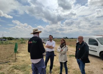 Alberto Garzón visita, junto a Aída Castillejo, alcaldesa de Rivas y candidata por IU Rivas – MM – Verdes Equo, a los productores y comerciantes que trabajan en el Parque Agreoecológico Soto del Grillo