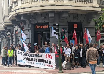 Traballadores/as de Comfica seguen coas protestas polo cumprimento do convenio e melloras laborais