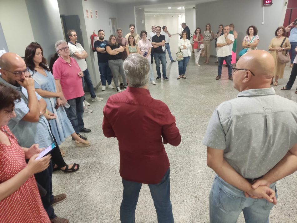 Trabajadores de Canal Sur protestan masivamente tras dejar a Andalucía sin informativos locales en plena campaña electoral