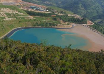 El Principado autoriza el recrecido de la balsa de lodos cianurados del Valle, en Belmonte de Miranda