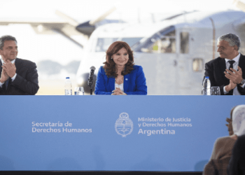 Cristina Fernández de Kirchner y Massa celebran acto de recuperación de avión usado por dictadura argentina