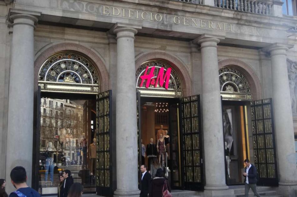 H&M, con beneficios multimillonarios, reduce plantilla en Barcelona